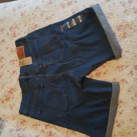 Levi Jean Shorts - Picture 3 of 6